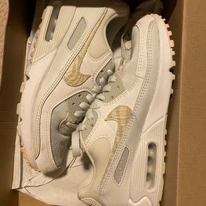 Women’s Nike Air Max 90 Size 7